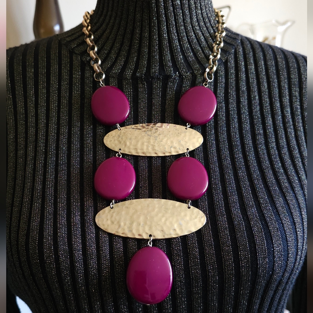 Vintage Pendant Necklace. 80s/90s Necklace. Magenta & Gold Pendant Necklace.